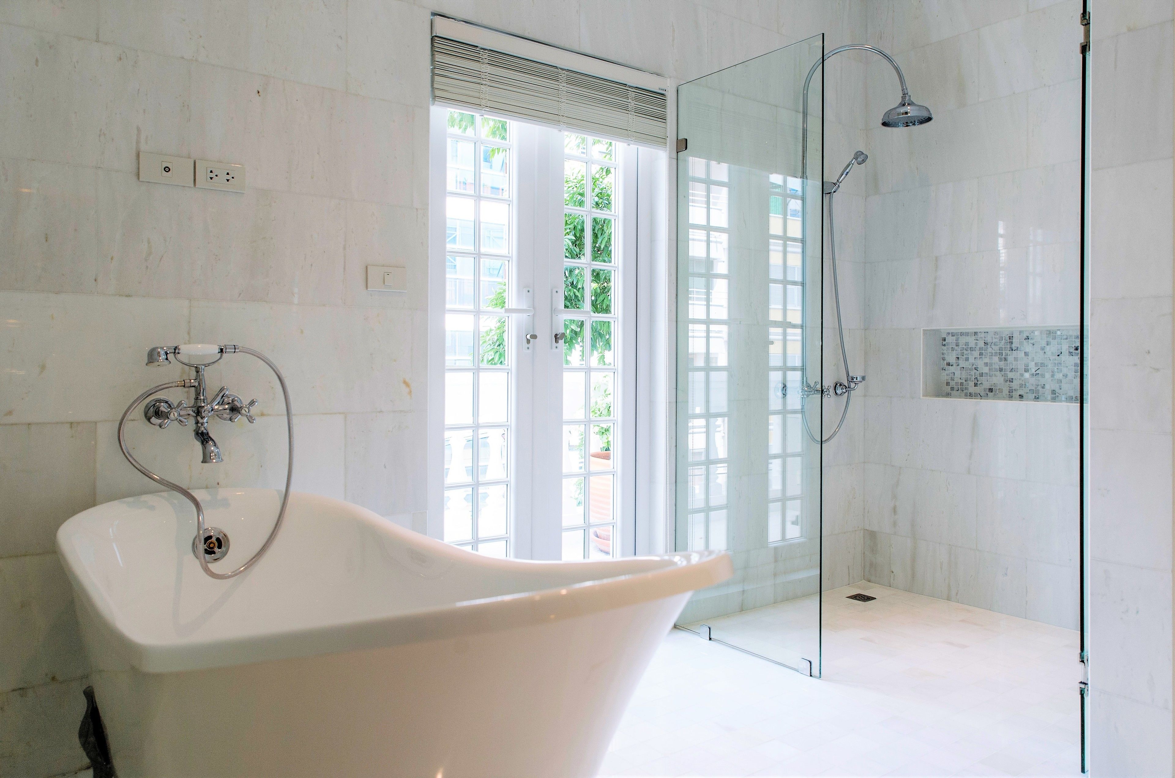 classical royal suite | bathroom | shower, free toiletries, hair dryer, towels