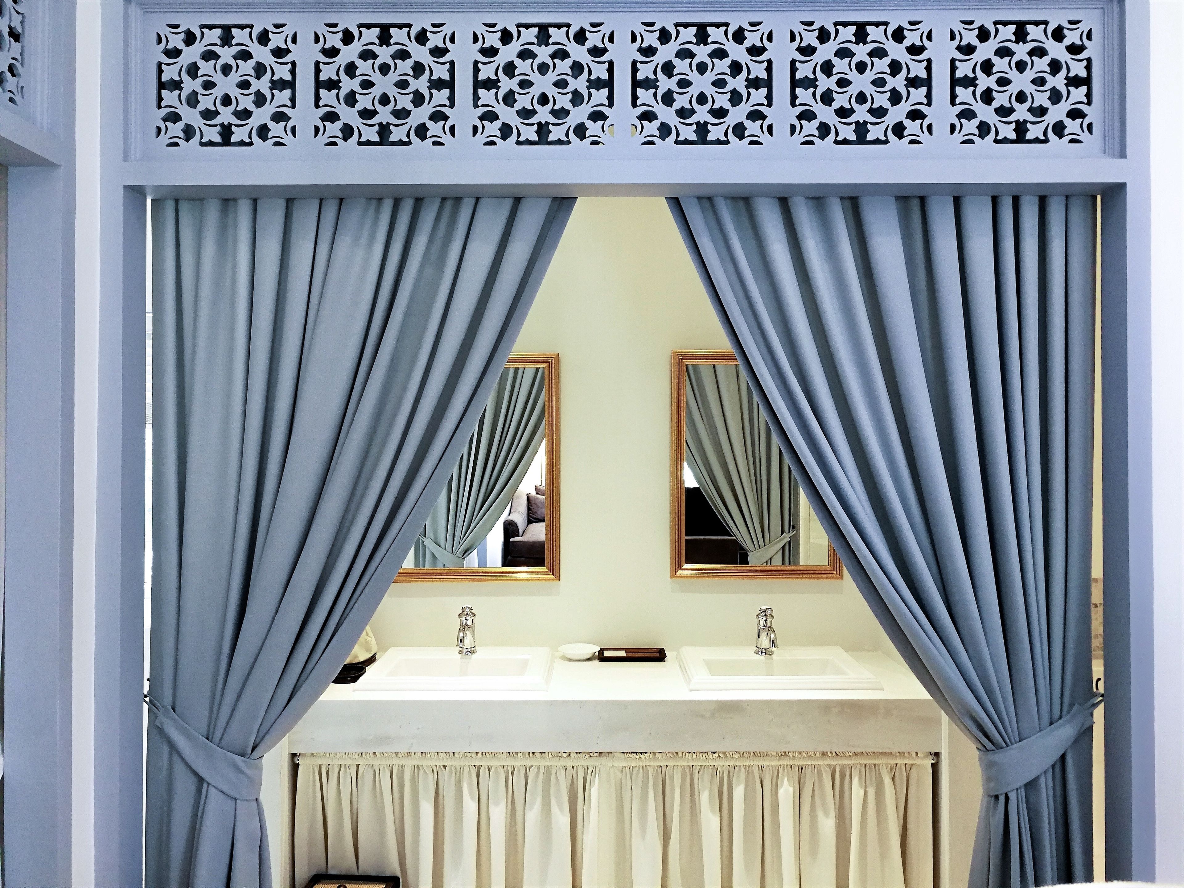 classical suite  | bathroom | shower, free toiletries, hair dryer, towels