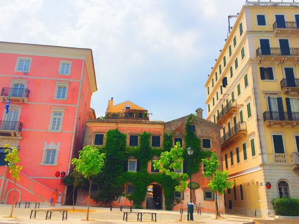 المنطقة المحيطة بالمنشأة