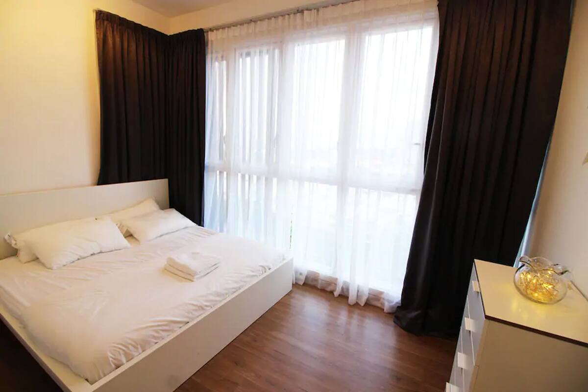 Apartment, 2 Bedrooms | 2 bedrooms, desk, iron/ironing board, WiFi (free)