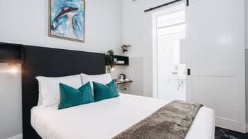 Deluxe tweepersoonskamer, 1 queensize bed, niet-roken, privébadkamer | Verduisterende gordijnen, een strijkplank/strijkijzer, gratis wifi