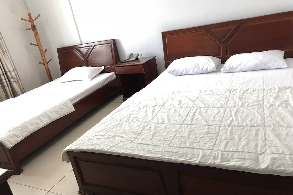 Habitación triple estándar | Minibar, escritorio, wifi gratis