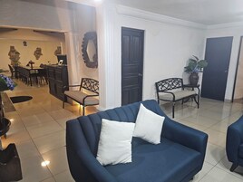 TV connectée de 45 pouces avec chaînes par câble, télévision