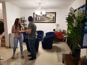 TV connectée de 45 pouces avec chaînes par câble, télévision