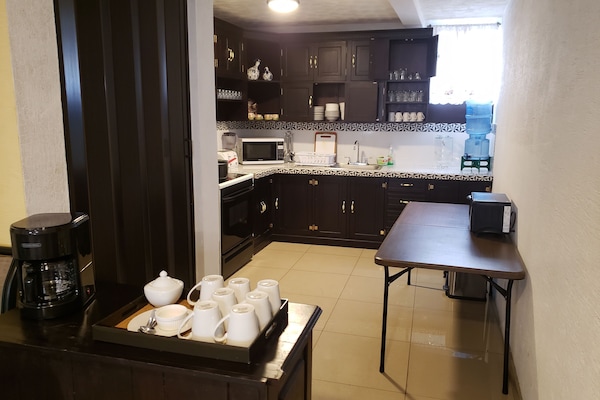 Peti sejuk/penyejuk beku saiz penuh, ketuhar gelombang mikro