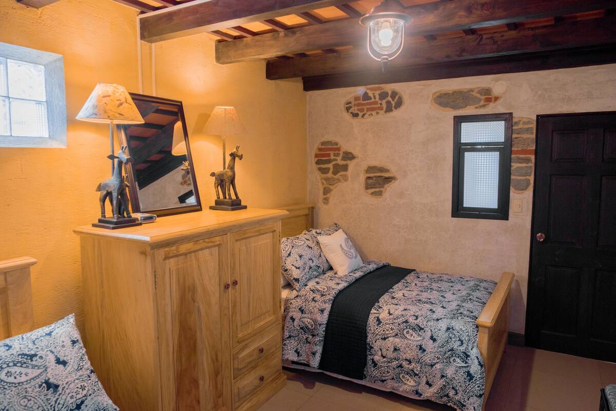 2 bedrooms, Egyptian cotton sheets, premium bedding, down duvets