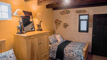 2 bedrooms, Egyptian cotton sheets, premium bedding, down comforters