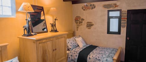 2 bedrooms, Egyptian cotton sheets, premium bedding, down duvets