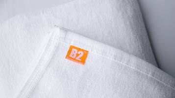 Un tessuto bianco con l'etichetta B2.