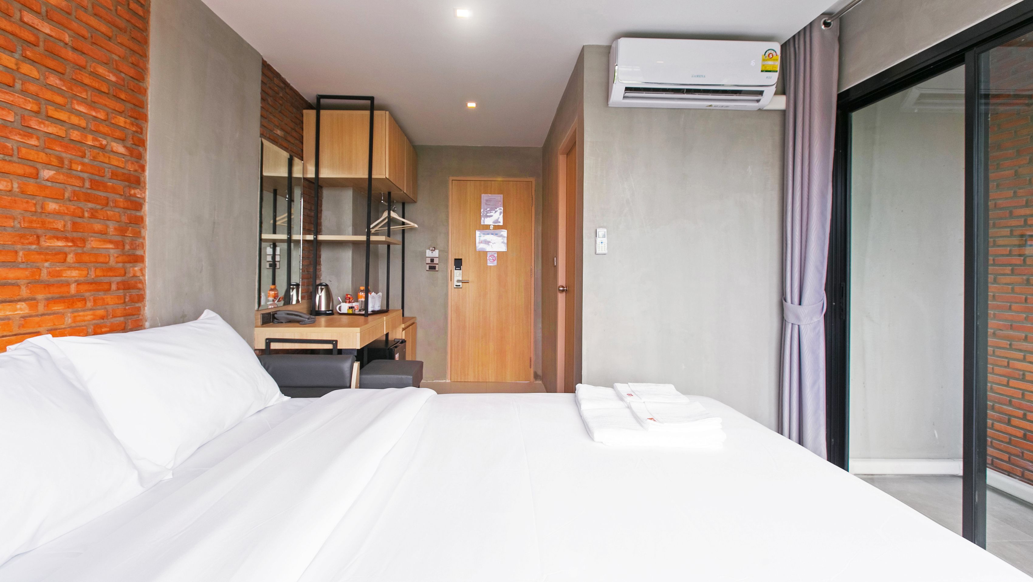 deluxe premier room | desk, free wifi, bed sheets