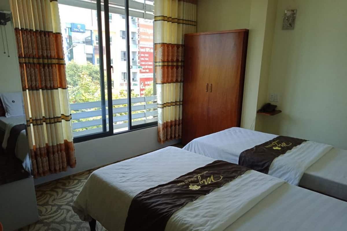 Deluxe Twin Room, City View | Minibar, desk, blackout drapes, free WiFi