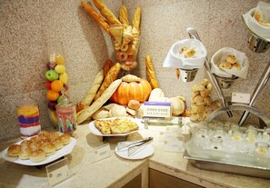 Tägliches Frühstücksbuffet gegen Gebühr