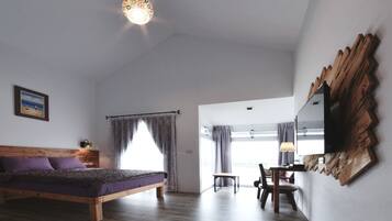 Comfort Double Room | Desk, blackout drapes, free WiFi, bed sheets