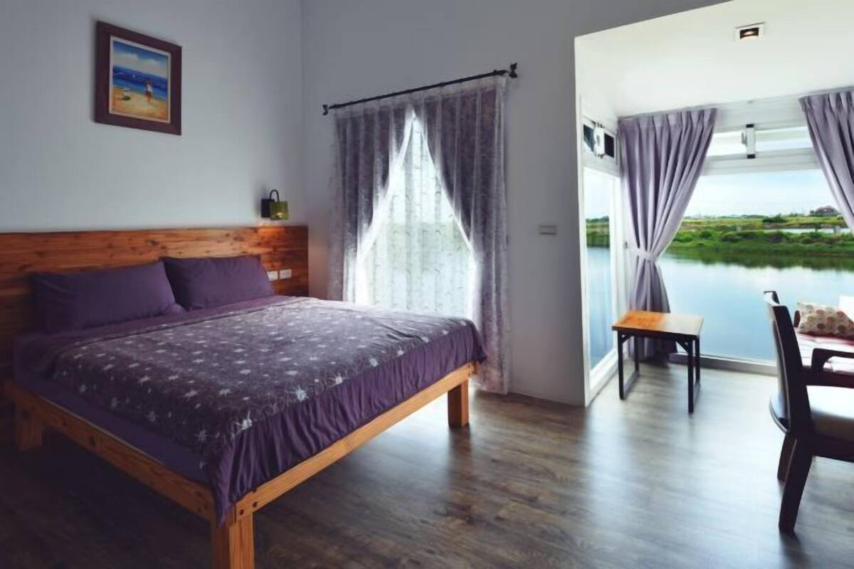 Desk, blackout curtains, free WiFi, bed sheets