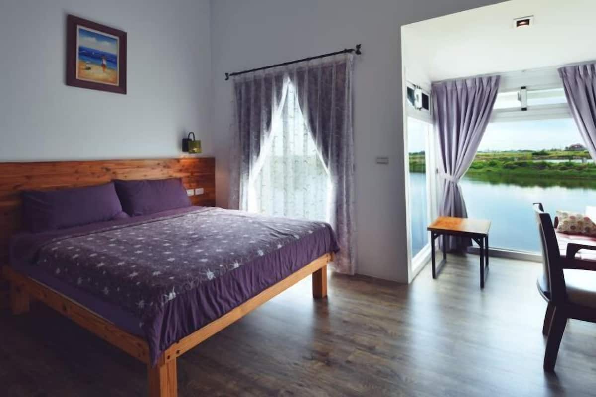 Desk, blackout curtains, free WiFi, bed sheets