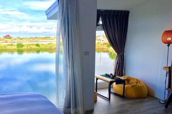 Comfort Twin Room, Non Smoking | Desk, blackout curtains, free WiFi, bed sheets