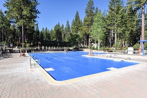 Studio | Pool
