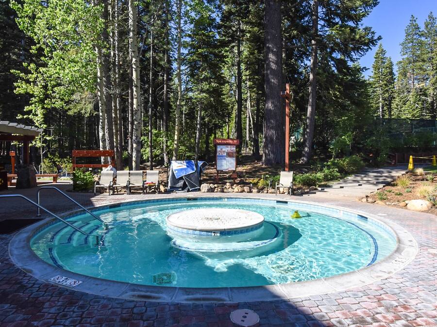 Studio | Basseng | Utendørsbasseng og et oppvarmet basseng