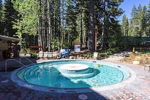 開放式客房 | 游泳池 | 溫水游泳池