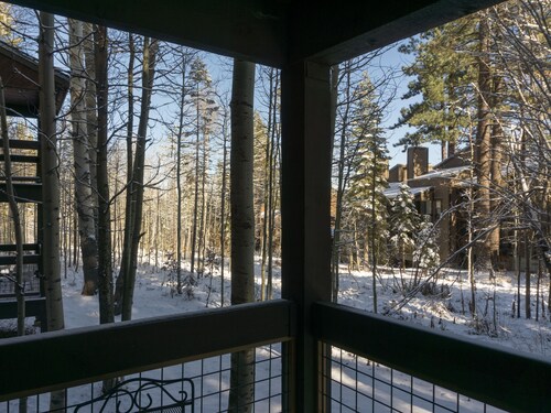 3130 Aspen Grove
