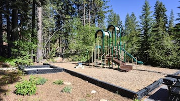 Condo, 2 Bedrooms | Children's area