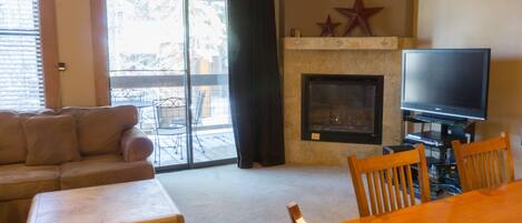 Condo, 2 Bedrooms | Living room