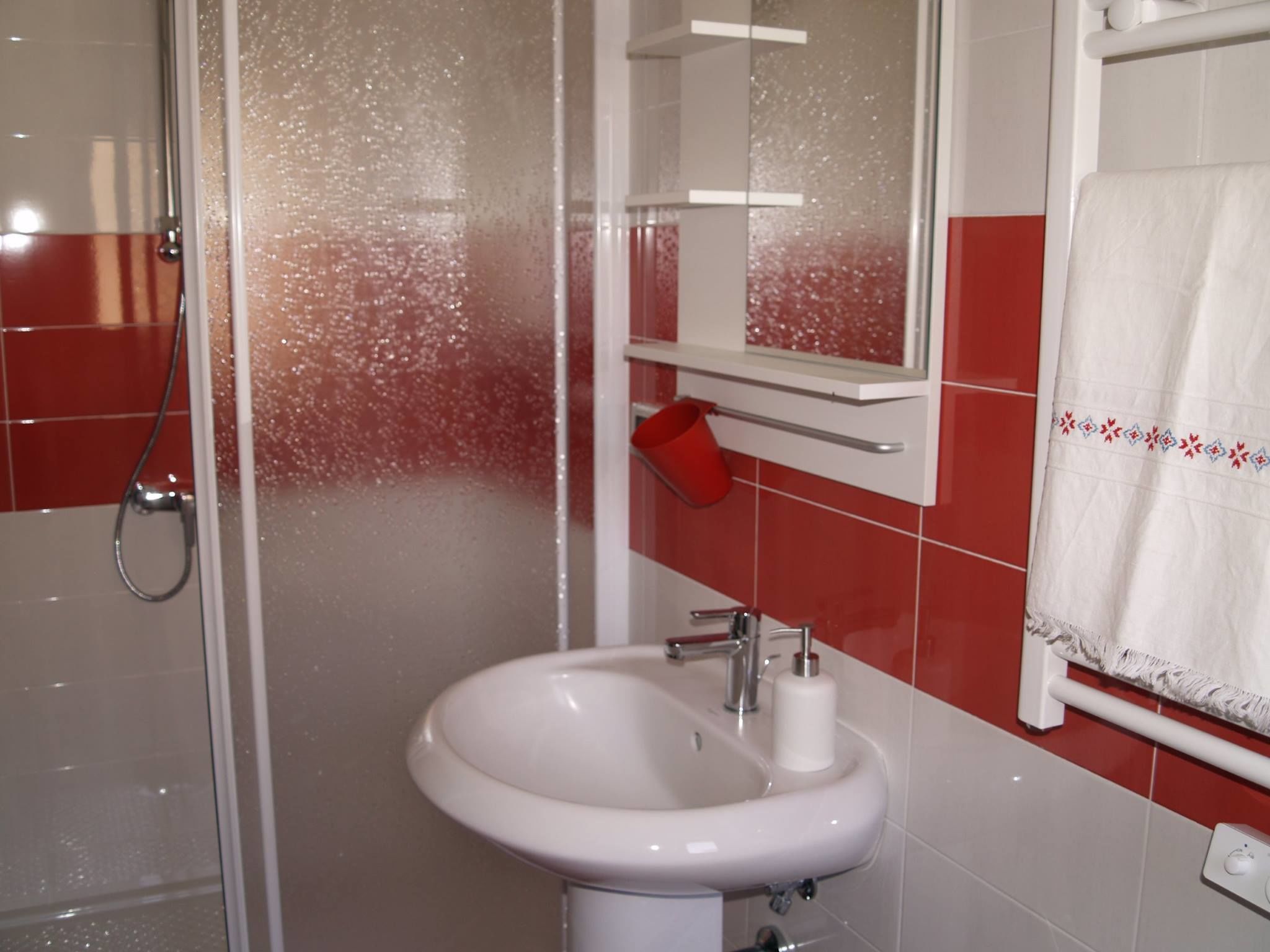 Superior Double Room, City View | Bathroom | Shower, rainfall showerhead, free toiletries, hair dryer