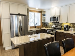 Kondominium, 4 kamar tidur | Dapur pribadi | Lemari es, microwave, oven, dan mesin pencuci piring