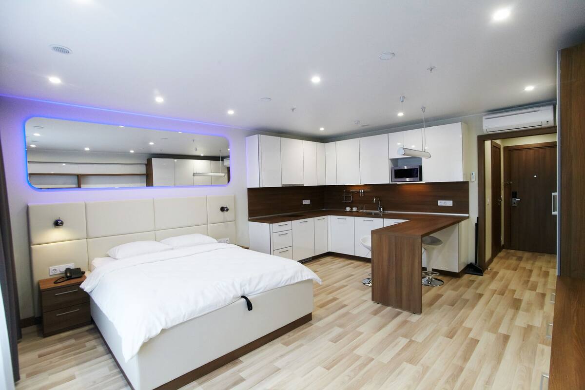 コンフォート スタジオ クイーンベッド 1 台 キッチン シティビュー | セーフティボックス (室内)、デスク、ノートパソコン用作業スペース、遮光カーテン