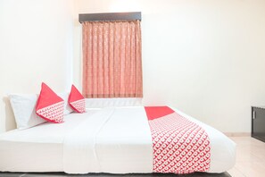 Standard Double Room | Desk, free WiFi, bed sheets - OYO 122 Oekude Kost (Jakarta)