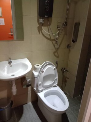Camera Superior, 1 letto queen | Bagno | Doccia, set di cortesia gratuito, asciugacapelli, asciugamani
