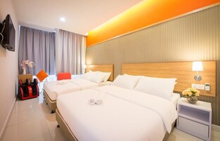 Habitación familiar, 2 camas de matrimonio, no fumadores | Escritorio, tabla de planchar con plancha, wifi gratis