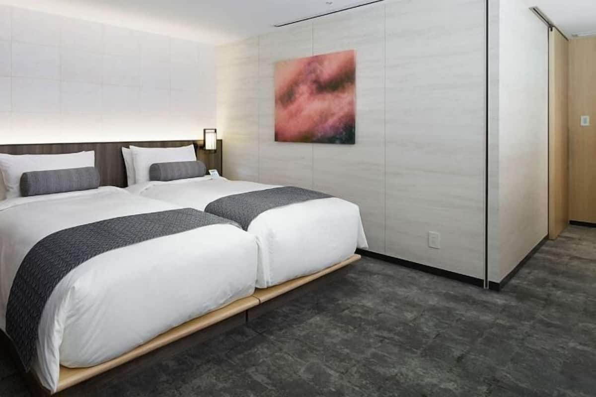 1 bedroom, down comforters, pillowtop beds, minibar