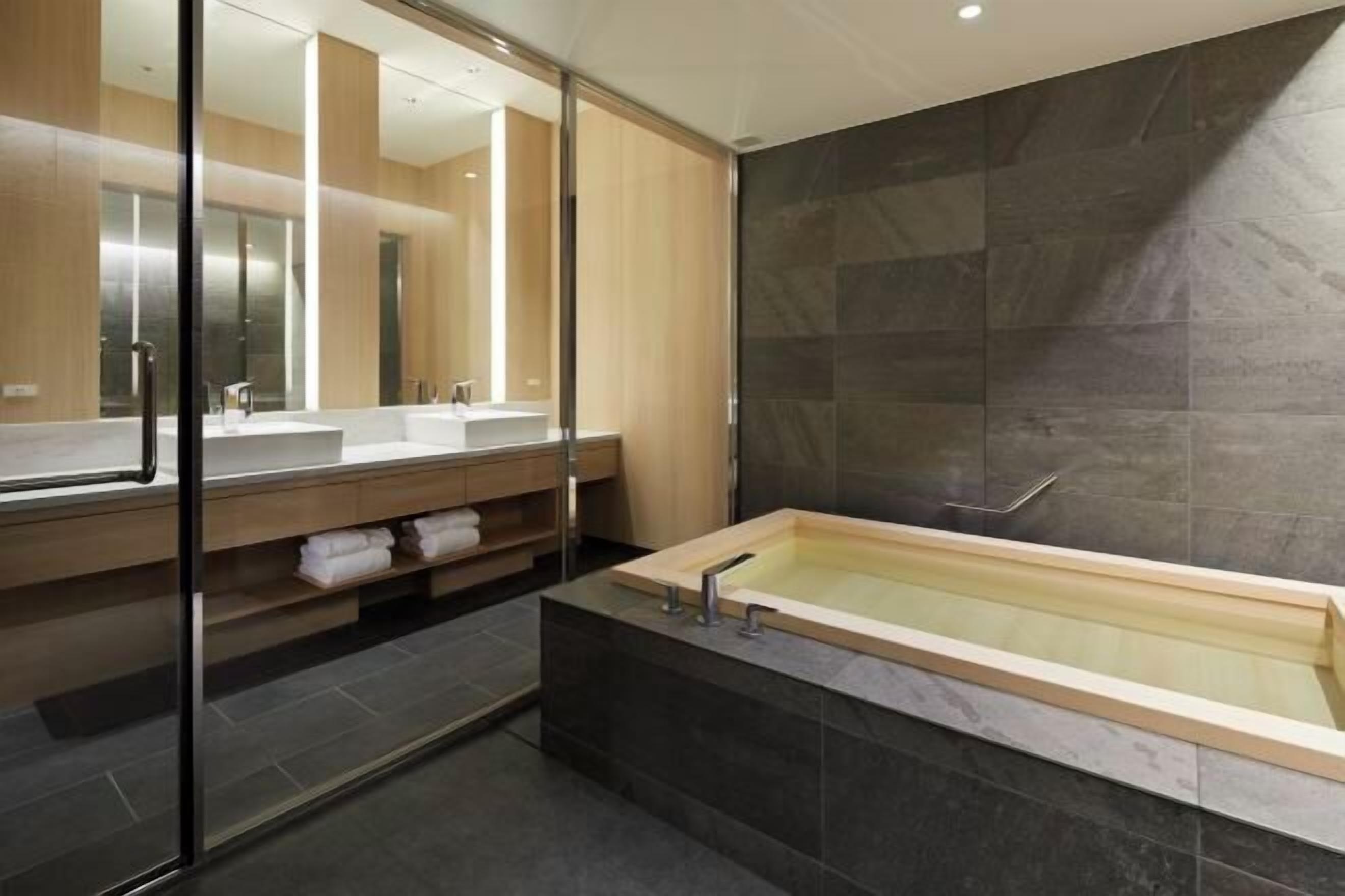 Separate tub and shower, deep soaking tub, hair dryer, slippers