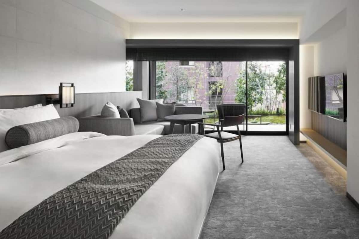 Down comforters, pillowtop beds, minibar, in-room safe