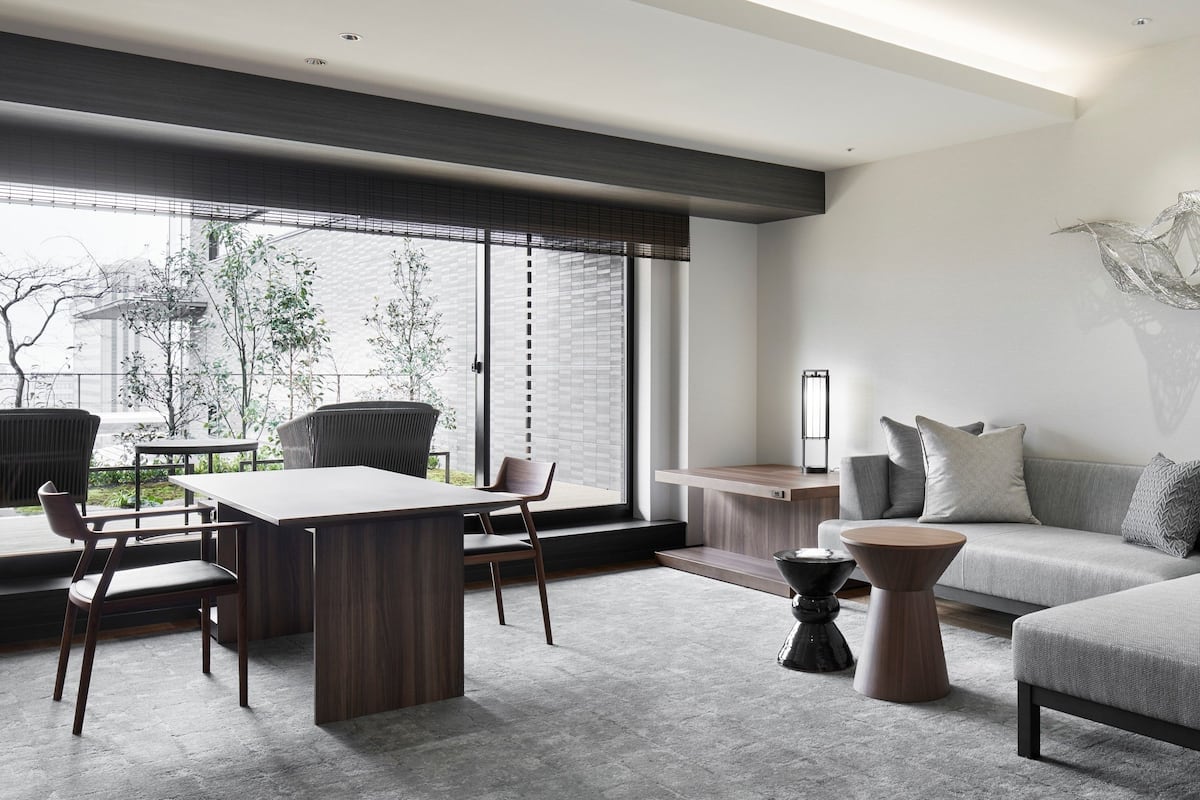 Edredones de plumas, colchones con acolchado adicional, minibar