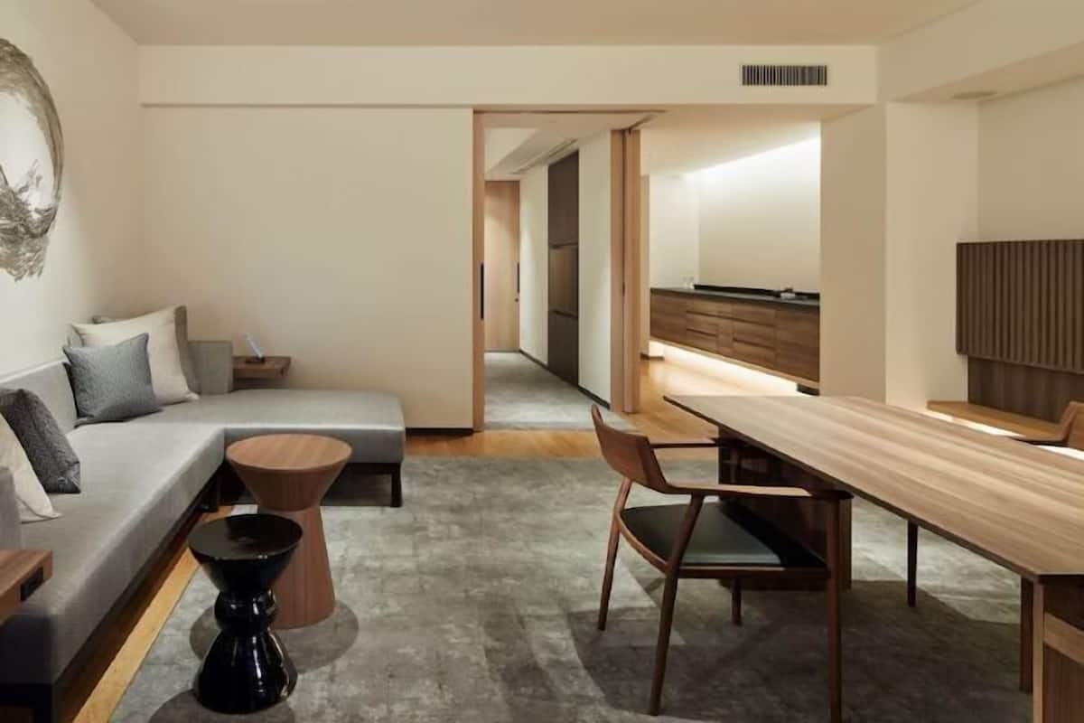Living area | Flat-screen TV