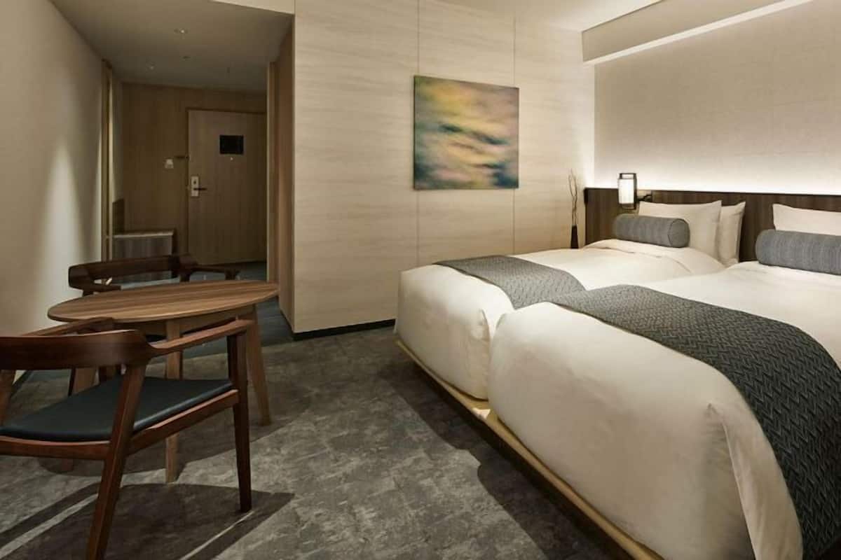 1 bedroom, down comforters, pillowtop beds, minibar