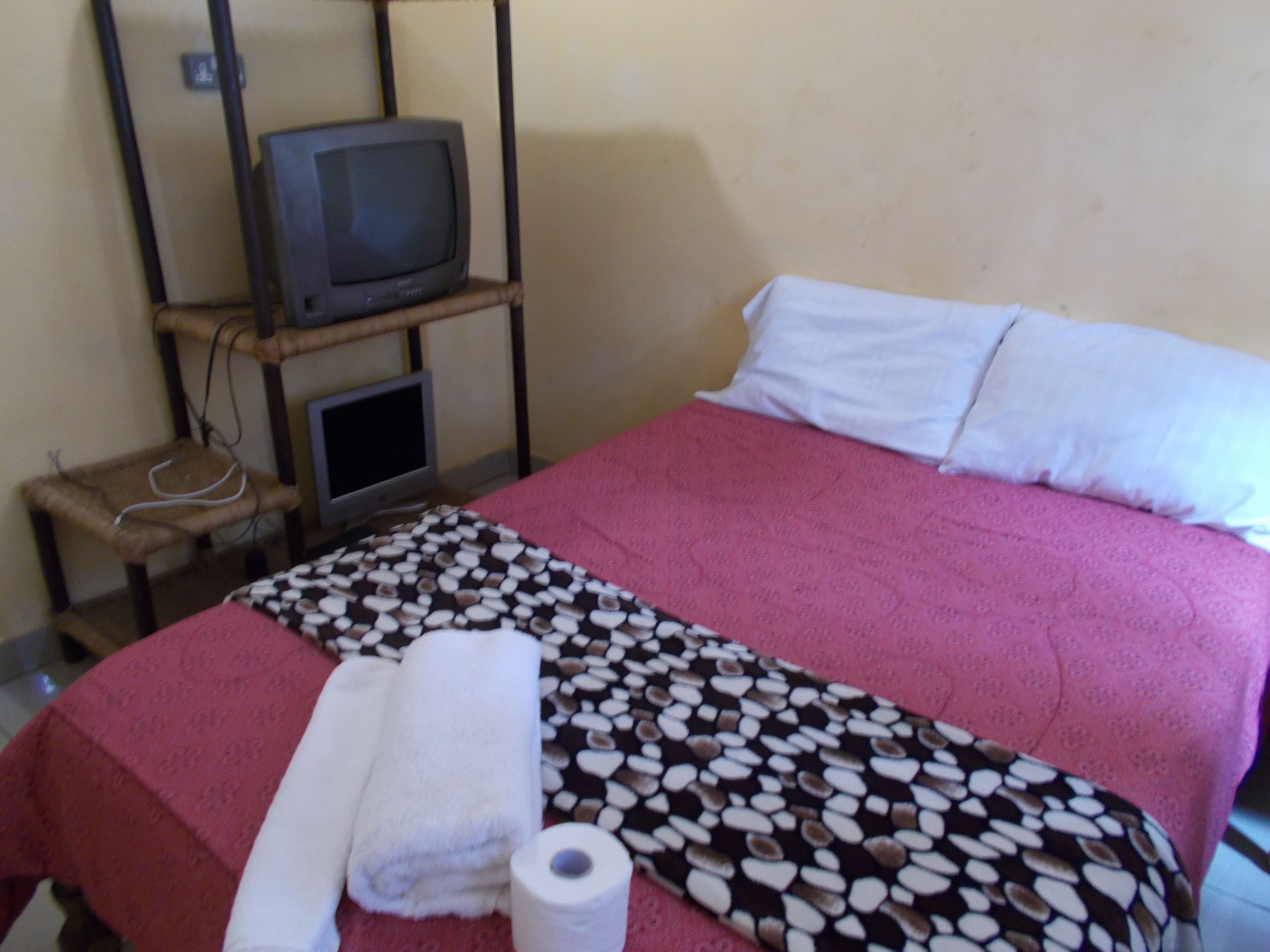 Quarto casal econômico | Lençóis italianos Frette, roupas de cama premium, edredons de pluma