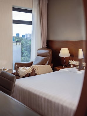 Kamar Double atau Twin Premium | 2 kamar tidur, seprai antialergi, minibar, dan brankas