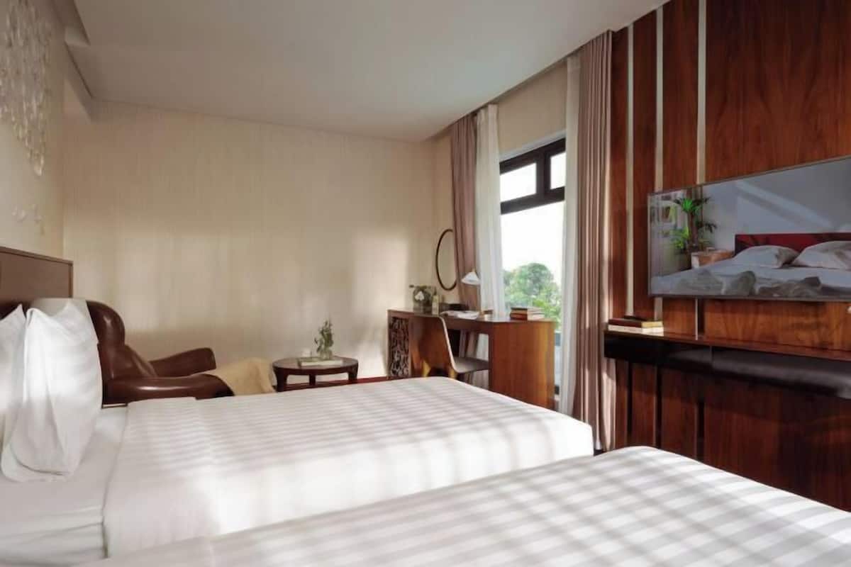 2 bedrooms, hypo-allergenic bedding, minibar, in-room safe