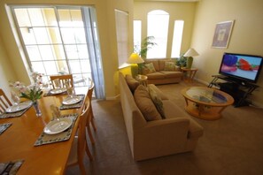 Family Condo, Kitchen, Garden Area | Lobby - Ly53805 - Terrace Ridge - 4 Bed 2 Baths Condo (Davenport)