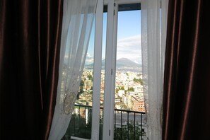 Suite, balcón, vista al mar | Servicios de la habitación