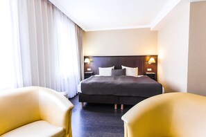 Comfort Double or Twin Room (Street View) | In-room safe, desk, soundproofing, iron/ironing board - Sanatorium SPA Hotel Panorama (Karlovy Vary)