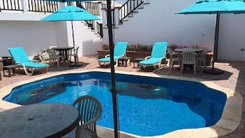 Kolam renang outdoor