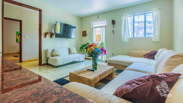 House | Living room | Flat-screen TV - Casa Jalapeno (Isla Mujeres)