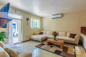 House | Living room | Flat-screen TV