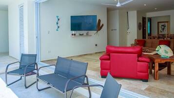 Kondominium | Ruang keluarga | TV