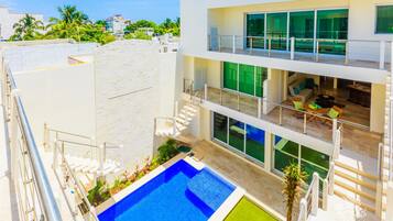 Kolam renang outdoor