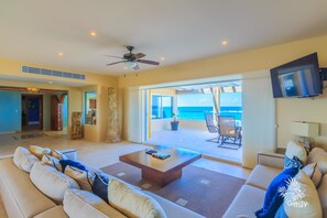 TV, books - Isla 33 - 4 Bedroom PH #1301 (Isla Mujeres)